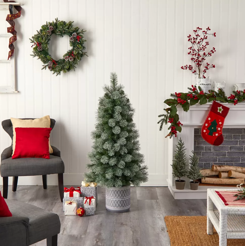 Outlet The Holiday Aisle 4' 6" H Green Pine Cashmere Christmas Tree With 120 Led Lights