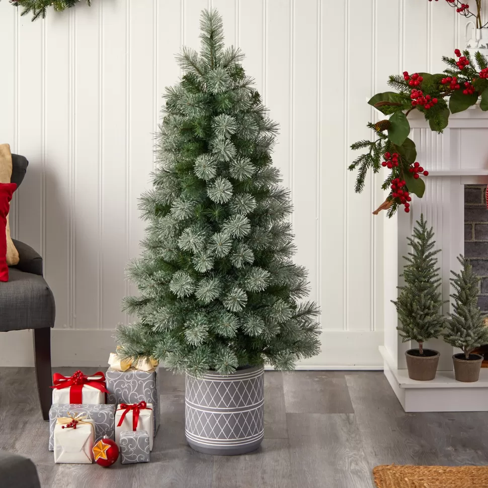 Outlet The Holiday Aisle 4' 6" H Green Pine Cashmere Christmas Tree With 120 Led Lights