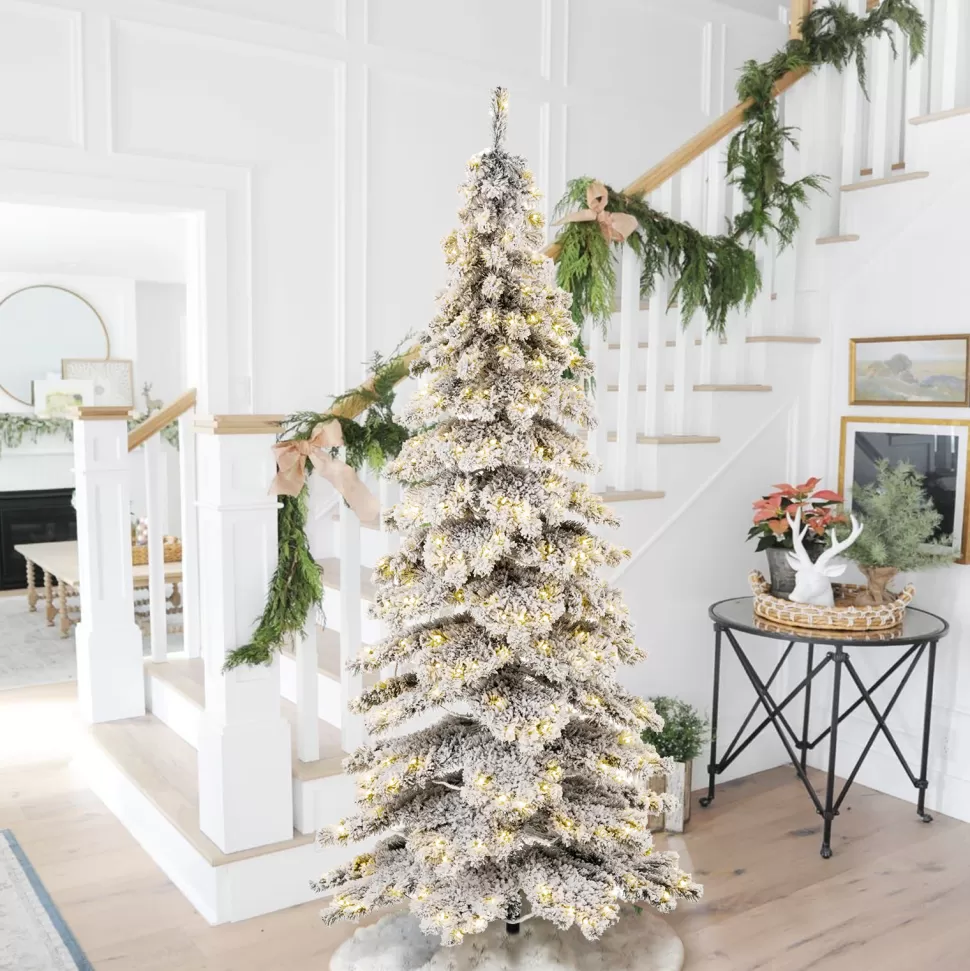 Outlet The Holiday Aisle 7.5Ft Slender Flocked/Frosted Spruce Christmas Tree With 350 Led Lights